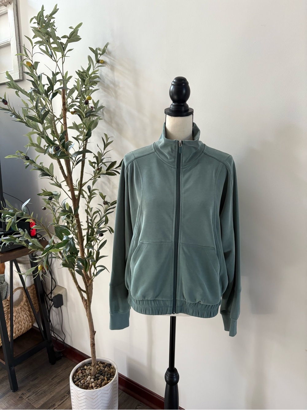 Lululemon Brushed Softstreme Funnel-Neck Zip Up Size 10